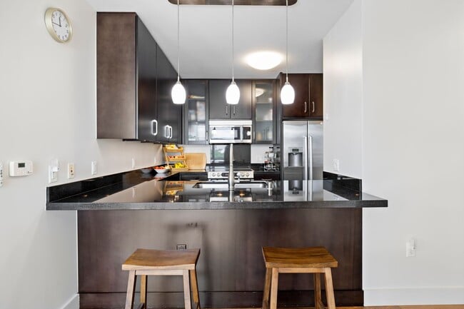 Building Photo - Spacious 2BR/2BA with Beautiful Mountain V...