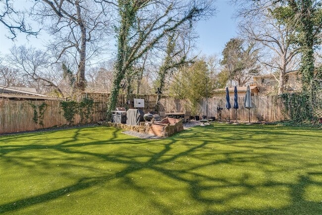 Building Photo - 3331 Urban Ave