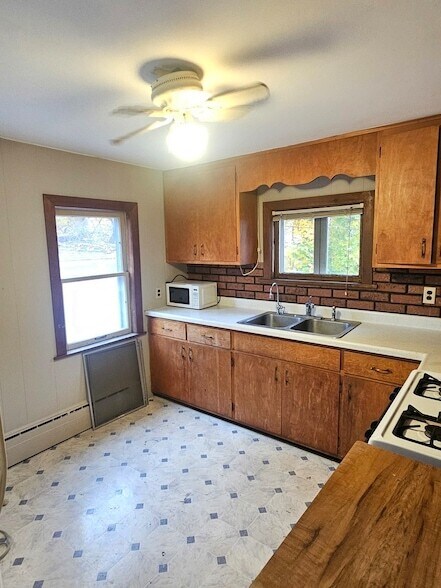 Building Photo - 211 Edwards Ave