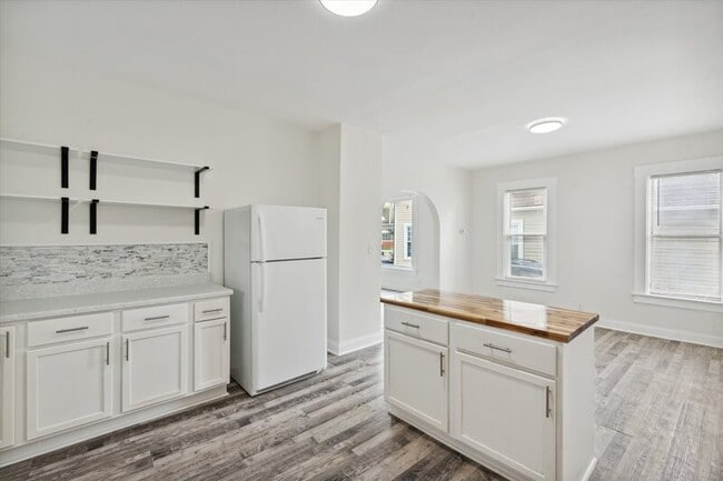 Building Photo - 4039 Vermaas Ave