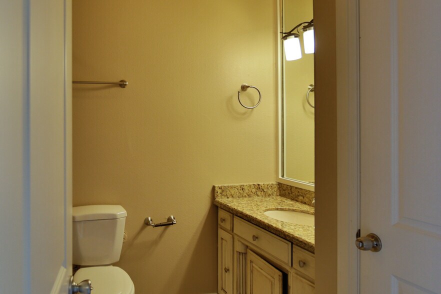 Building Photo - 2921 Normah St