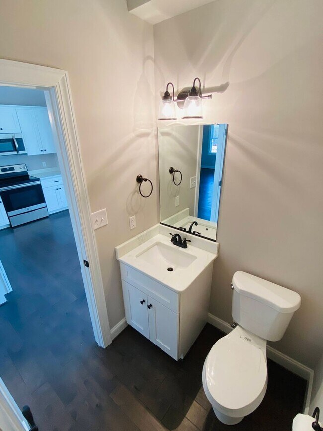 Building Photo - Great Location 3 Bedroom House