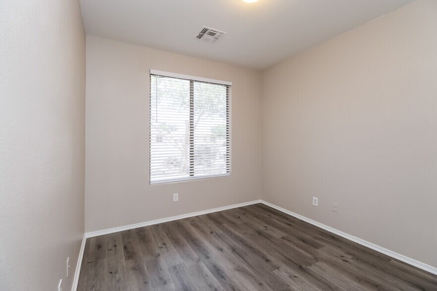 Building Photo - 831 S Nielson Ct