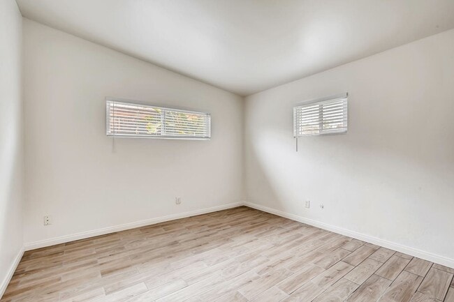 Building Photo - 2 Bedroom/1 Bath single story unit in duplex for rent in Encinitas!