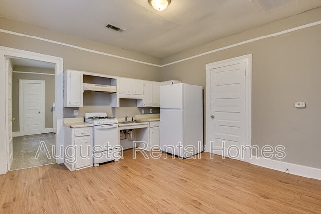 Building Photo - 104 Ellis St