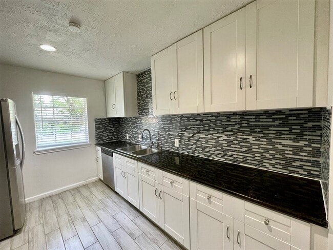 Building Photo - 5375 Little John Ln