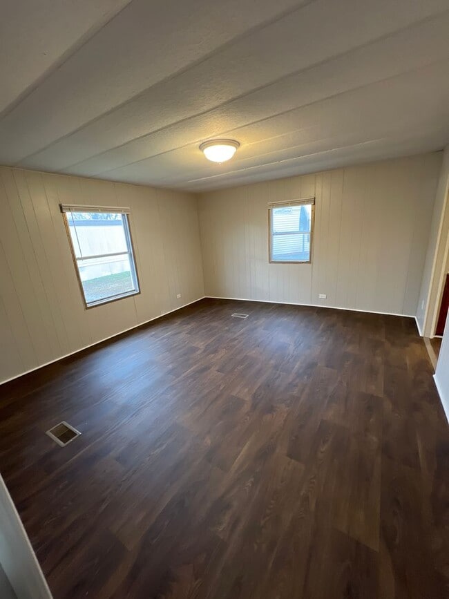 Building Photo - 1208 Oak St