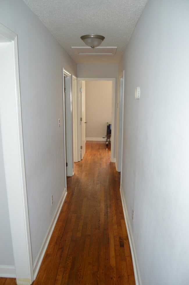 Building Photo - 860 Opal St
