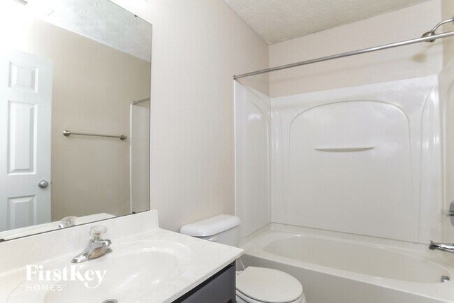 Building Photo - 917 Brookwood Dr