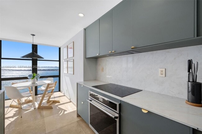 Building Photo - 1915 Brickell Ave