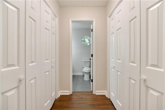 Building Photo - 61 Powers Ferry Rd