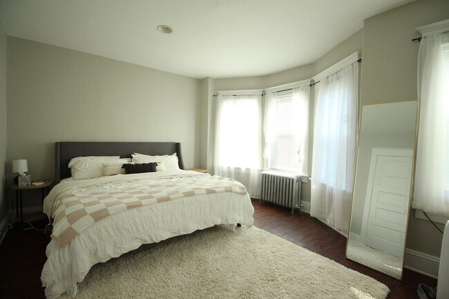 Building Photo - 713 Spring Garden St