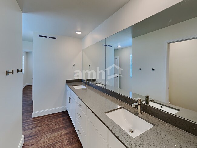 Building Photo - 3341 S 2580 W