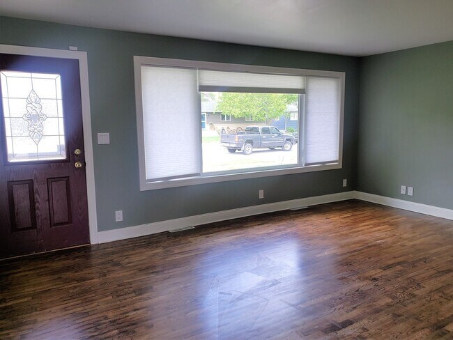 Building Photo - WEST END CHARMER! PERFECT HOME FOR ENTERTA...