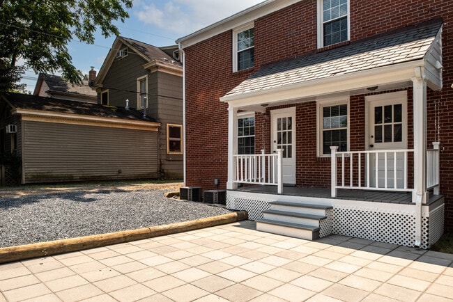 Off Street Parking - 819 Weedon St