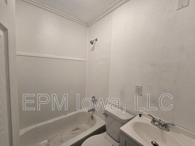 Building Photo - 1123 N Barclay St