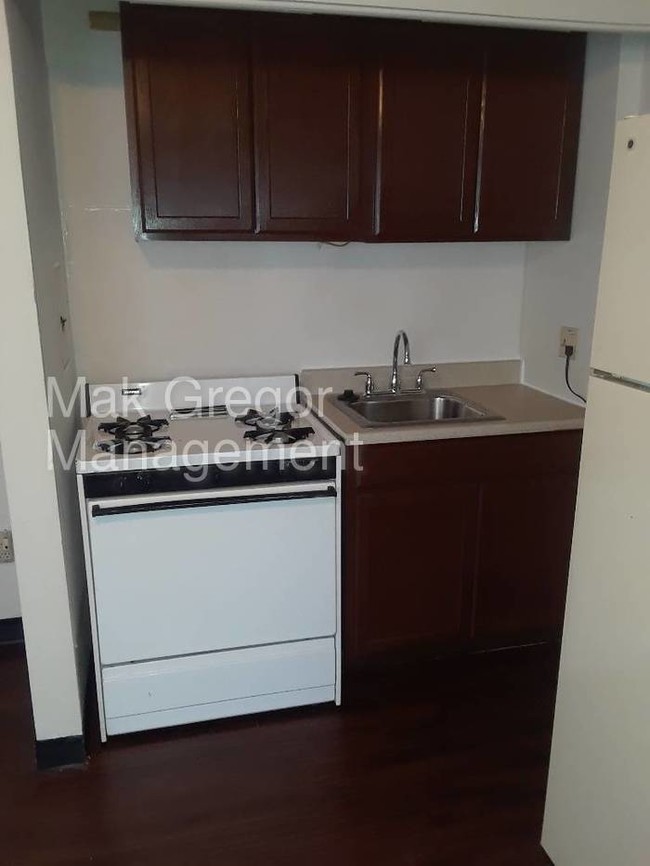 Building Photo - New Flooring, Fresh Paint, Appliances, A/C.