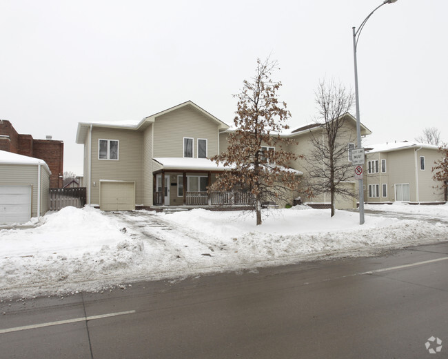 Primary Photo - Fullwood Square Apartments and Townhomes