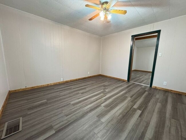 Building Photo - 3 Bedroom House, Clinton