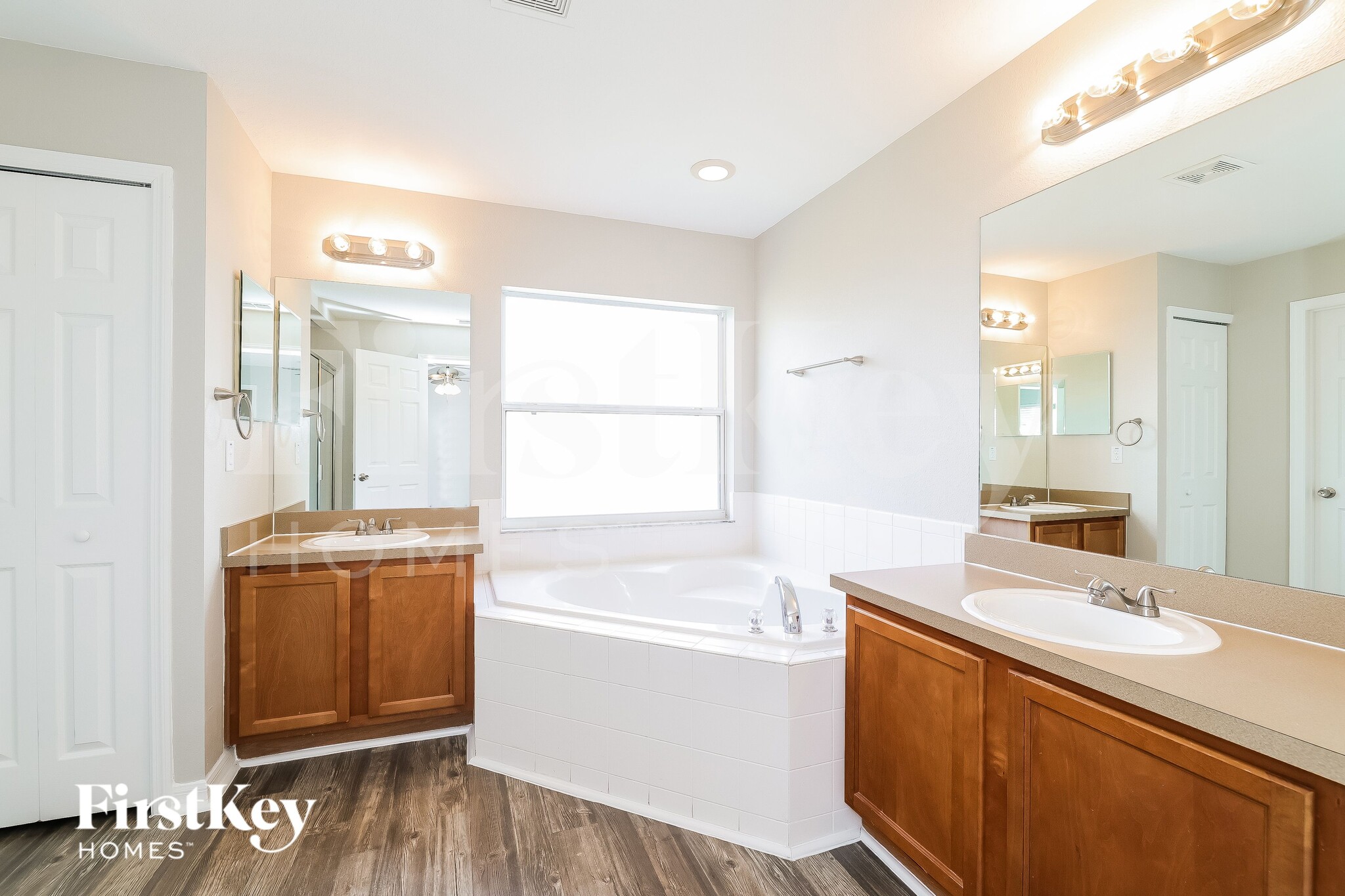 Building Photo - 984 Alsace Dr