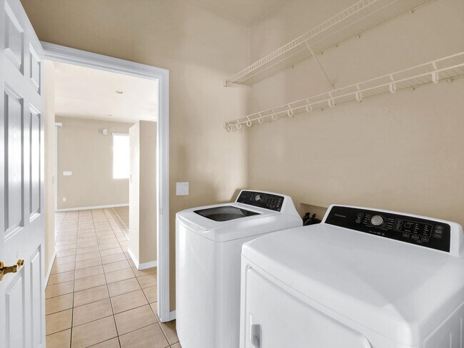 Building Photo - stunning 4-bedroom, 2-bathroom home