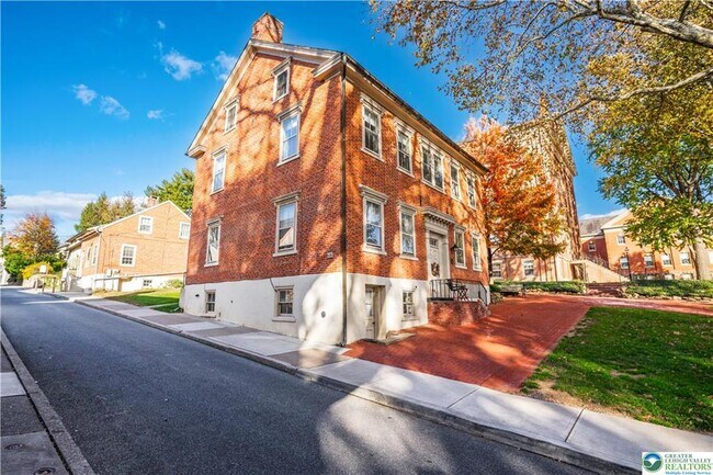 Building Photo - 426 Heckewelder Pl