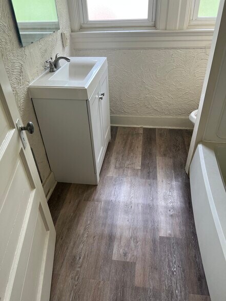 Bathroom - 1705 Crafton Blvd
