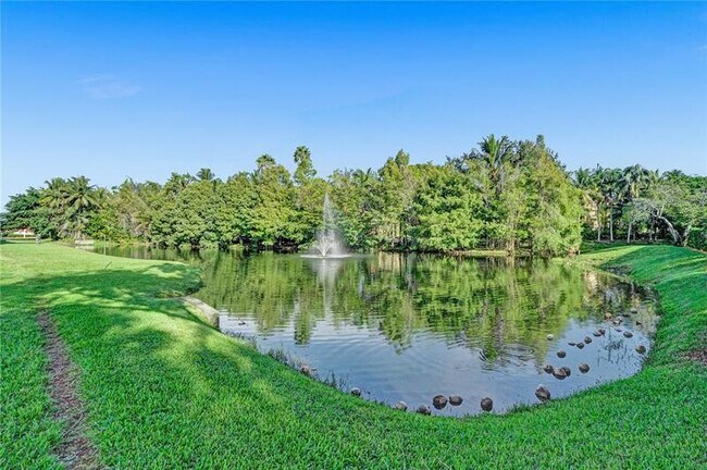 Building Photo - 731 N Pine Island Rd