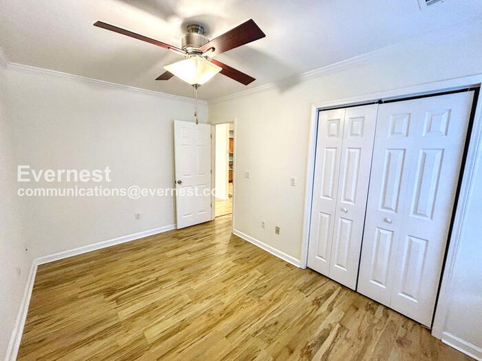 Building Photo - 1065 Fair St SW