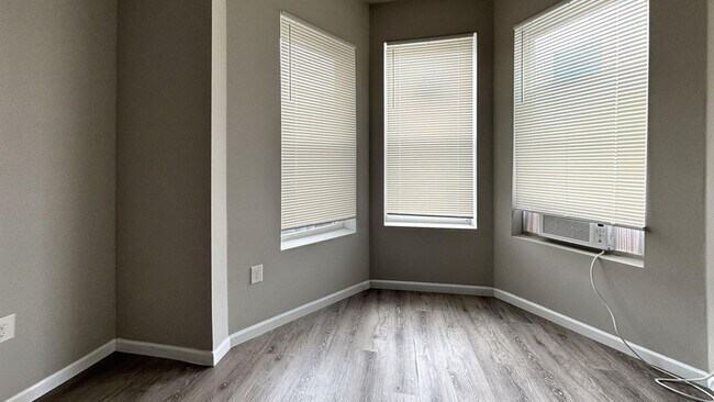 Building Photo - Modern 3-Bedroom Rental with Stainless Ste...