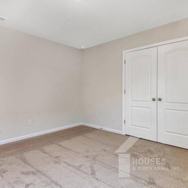 Building Photo - 3006 Wingadee Dr