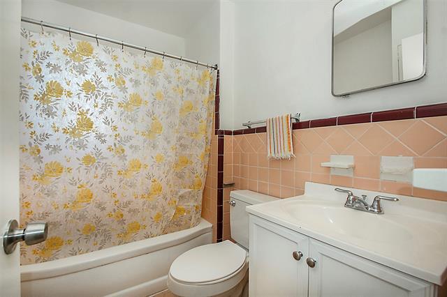 Building Photo - 1925 Hilltop Dr