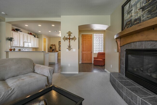 Building Photo - Fully Furnished 3 Bedroom Home In Coral Canyon With Community Amenities