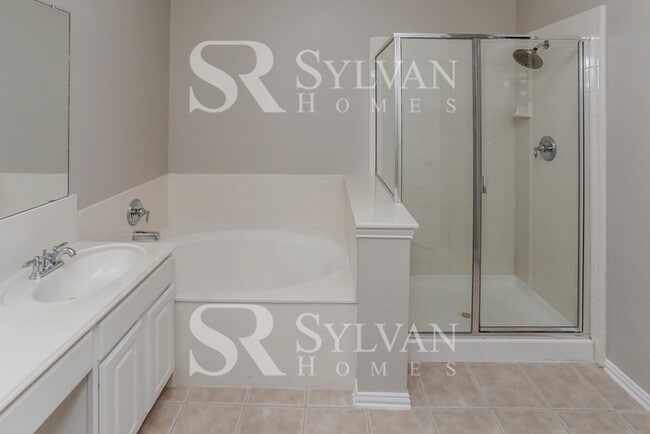 Building Photo - Enjoy living the good life in this 4 bedroom, 2 bathroom home