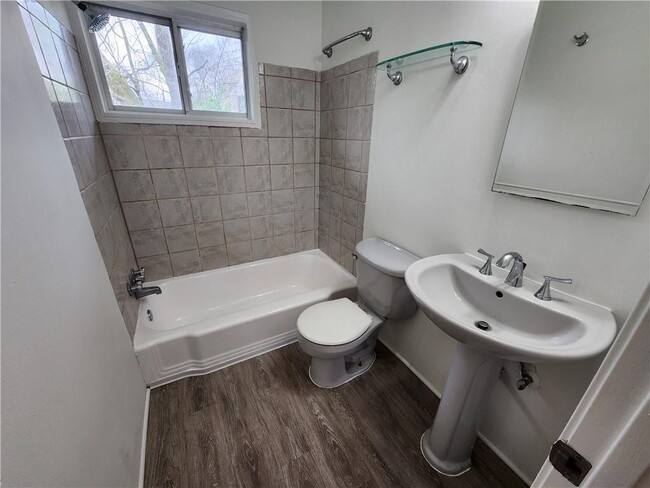 Building Photo - 120 Biscayne Dr NW