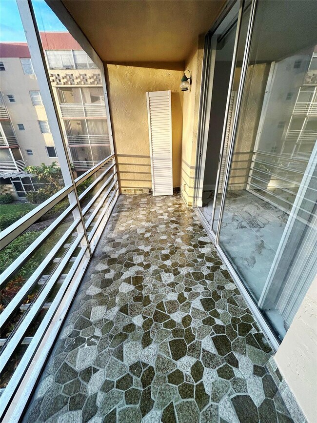 Building Photo - 406 NW 68th Ave