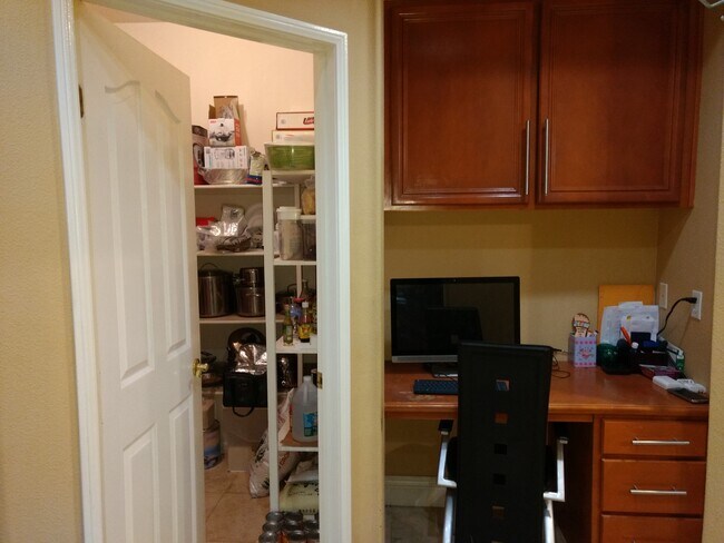 Building Photo - 8940 Deira Ln