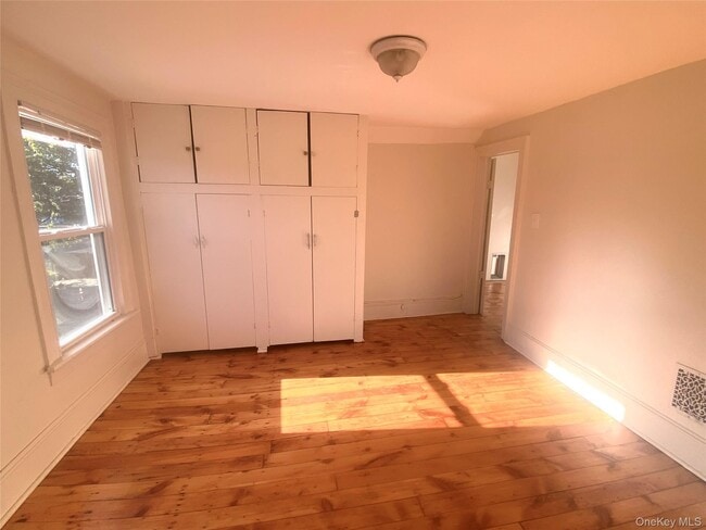 Building Photo - 8 Willow St