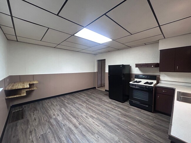 Building Photo - Spacious 2 bedroom 1 bathroom single family home (Marshall-Shadeland)