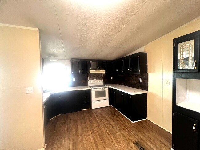 Building Photo - 69 D St