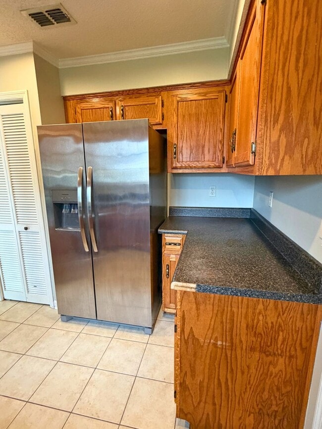 Building Photo - Spacious 3BR/2BA Home with Bonus Spaces & Large Fenced Yard