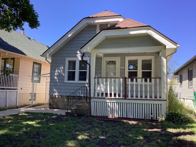 Building Photo - 2 BR Single Family in West Allis