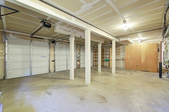 Building Photo - 4Bd/2.5Ba Renton House