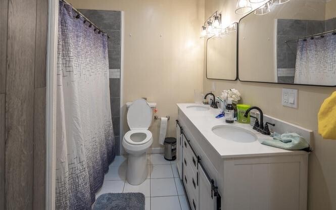 Building Photo - 1230 Vine St