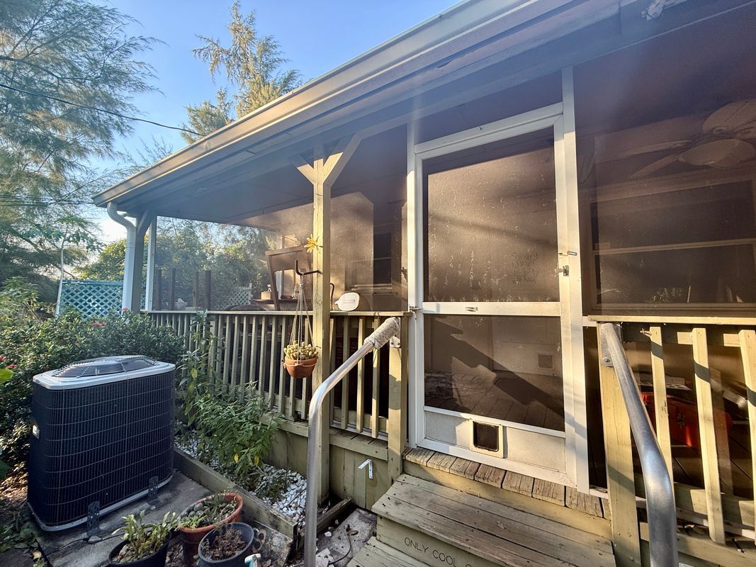 Building Photo - 620 NE 12th Ave