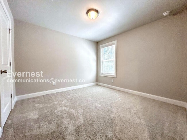 Building Photo - 662 Stately Dr