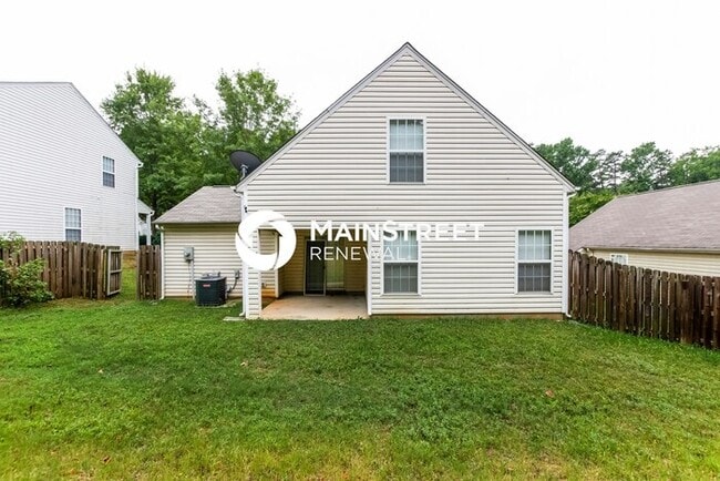 Building Photo - 3 Bedroom Pet-Friendly Home in Charlotte, NC with Main Street Renewal