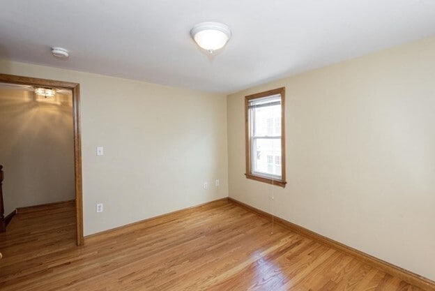 Building Photo - 548 E 3rd St