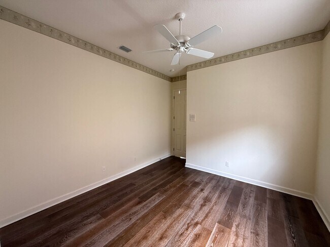 Building Photo - Luxurious 4 Bedroom 3 Bath Lakefront Pool Home W/3-Car Garage