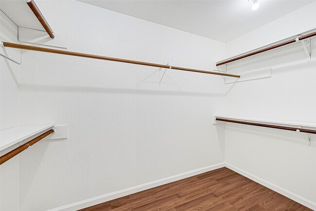 Building Photo - 2335 Bisontine St